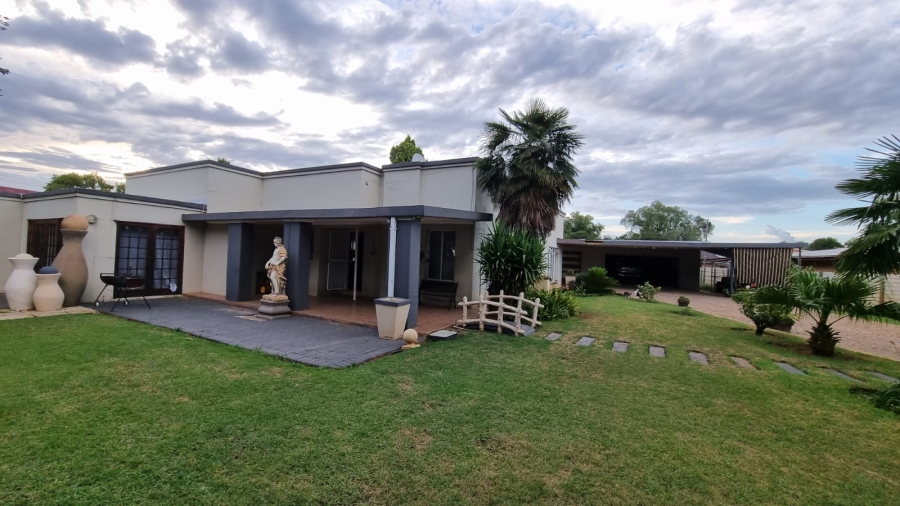 3 Bedroom Property for Sale in Potchefstroom South North West